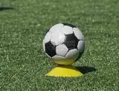 谭咏麟,岁球场踢球,引热议,bwin体育平台,bwin体育官方网站,bwin体育登录入口,bwin体育app下载