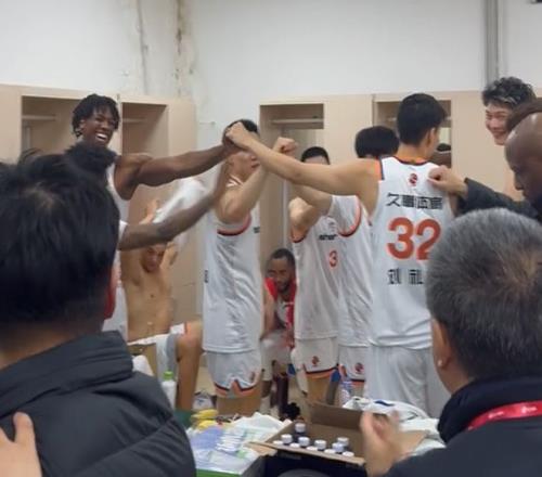 锁定荷甲神,准出击,连中六弹,bwin体育平台,bwin体育官方网站,bwin体育登录入口,bwin体育app下载